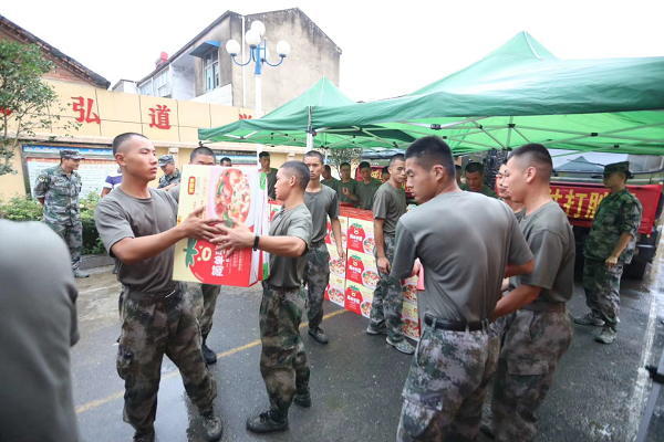上前线送温暖，ng体育集团赴固始县慰问抗洪一线人民子弟兵